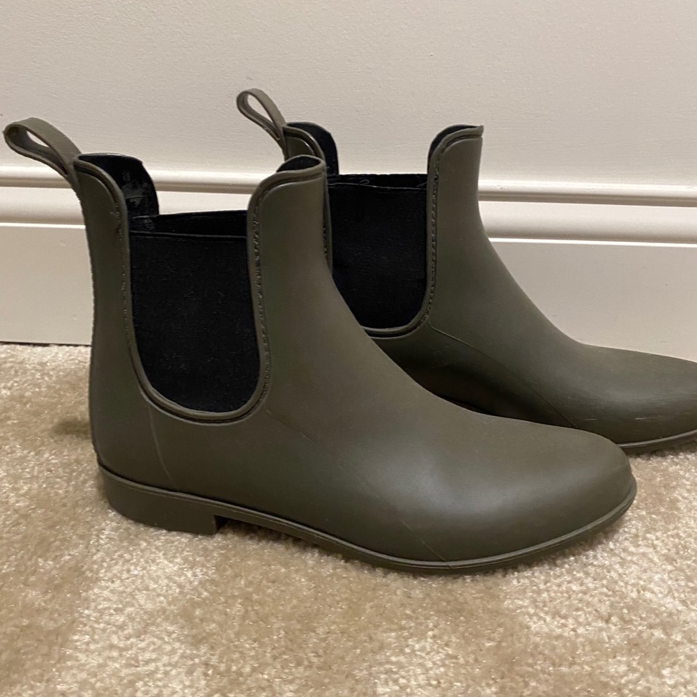 Women’s Target Olive Rainboots